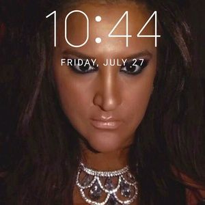 Meet your Posher, Carla